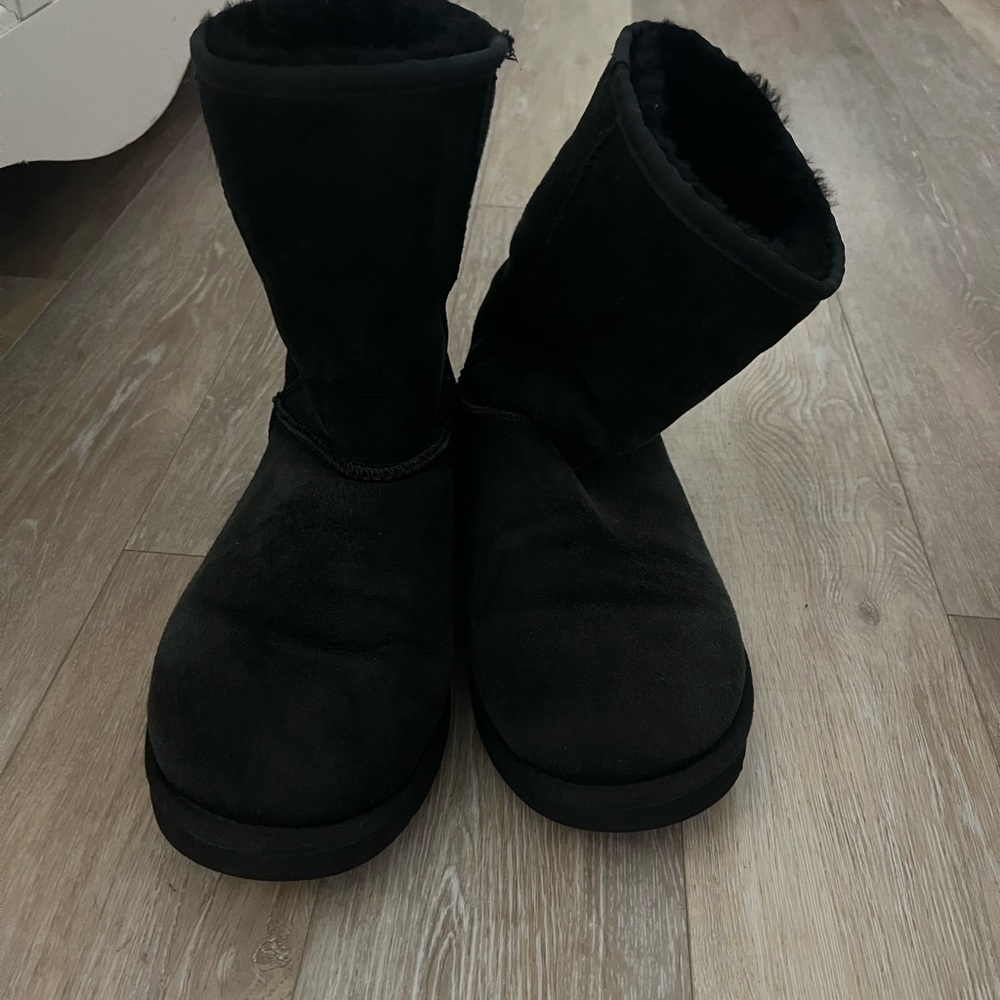 UGG women’s  Black Boots - Picture 5 of 5
